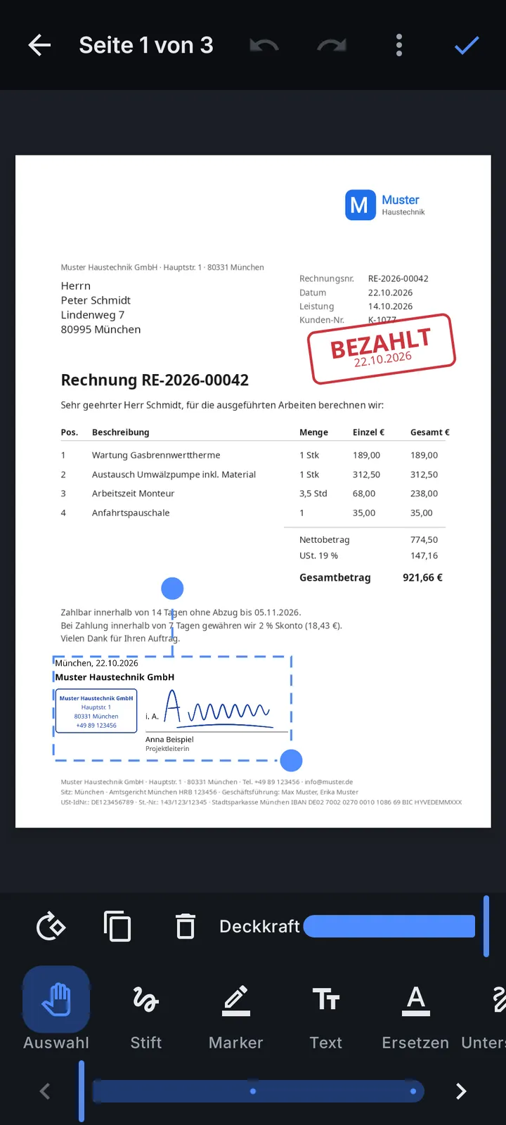 Firmenstempel und Unterschrift auf einer Rechnung